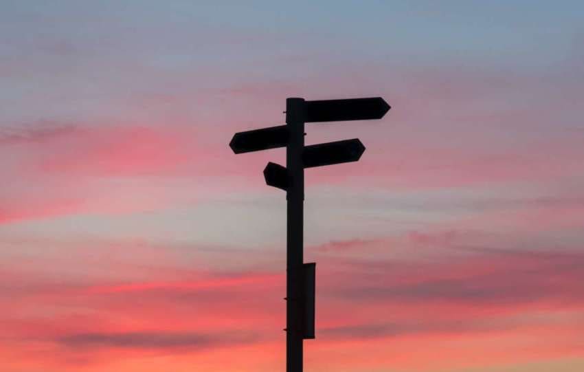 arrow pointing towards various directions